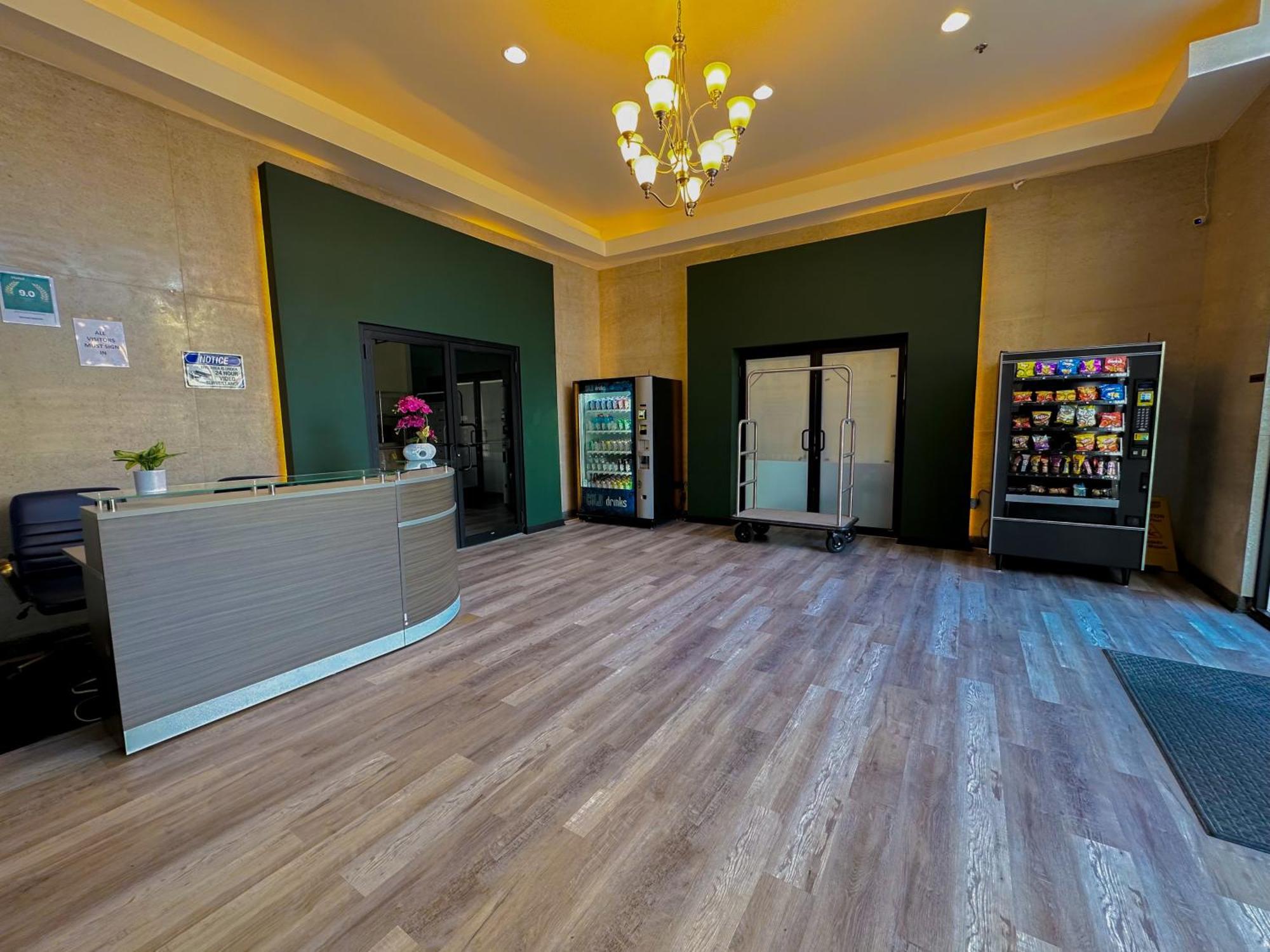 Modern 3br In South Loop With Optional Parking And Gym Access Near Mccormick Place, Chinatown And Soldier Field Chicago
